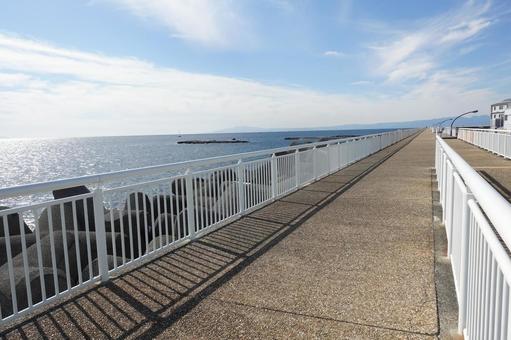 海と空と散歩道 海,空,散歩道の写真素材