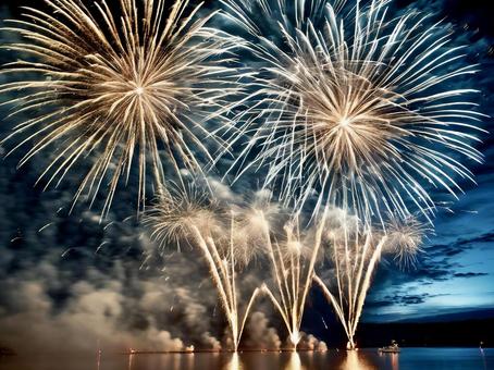 夏の打ち上げ花火・海 夏の打ち上げ花火・海の写真