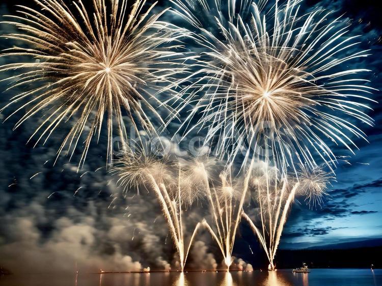 夏の打ち上げ花火・海 打ち上げ花火,花火,夏の写真素材