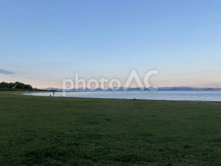 砂浜　夕焼け　湖 砂浜,夕焼け,海の写真素材