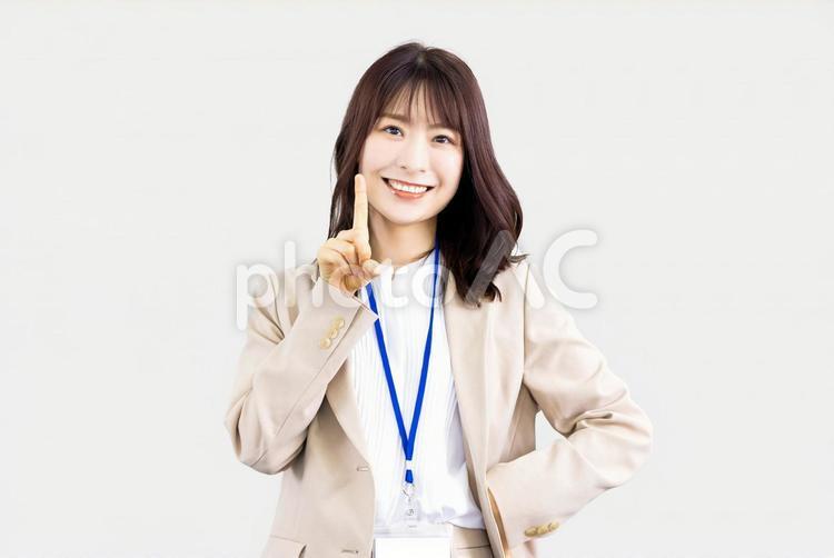 人差し指を立てて案内するビジネスウーマン 女性,ビジネス,笑顔の写真素材