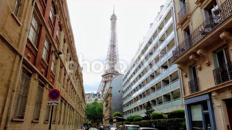 フランスの街並みとエッフェル塔 フランス,エッフェル塔,街並みの写真素材
