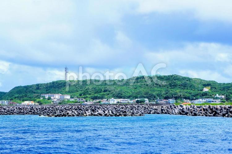 沖縄・海上から見る与那国島久部良の町並み 与那国島,久部良,空の写真素材