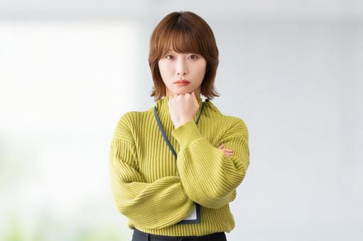 困った表情の女性・ビジネスウーマン 困った表情の女性・ビジネスウーマン 女性,困る,怒るの写真素材