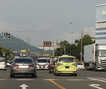 混雑する交差点 交差点,トラック,乗用車の写真素材