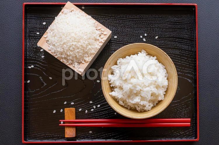 炊きたてご飯と一合升 炊きたてご飯,御飯,お米の写真素材