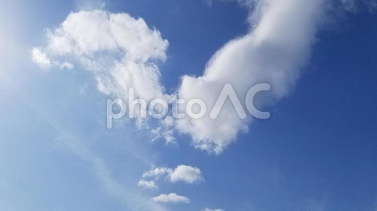 青い空と白い雲の風景 青い空,白い雲,背景素材の写真素材