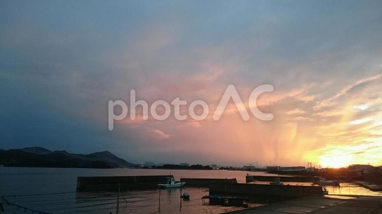 雨上がりの夕景 たそがれ,夏,夜の写真素材