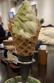 抹茶とバニラのミックスソフト 抹茶とバニラのミックスソフト ソフトクリーム,ミックスソフト,アイスの写真素材
