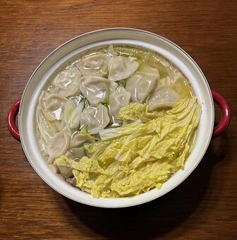 R7.12.8　餃子と豆腐とねぎの白菜鍋 鍋物,餃子鍋,餃子の写真素材