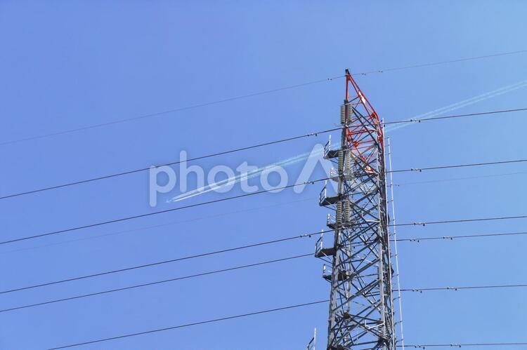 鉄塔と飛行機とあけおめ 送電線,鉄塔,電線の写真素材