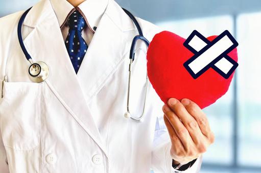 心のケガやトラウマを治す医師 心,ケガ,心の傷の写真素材