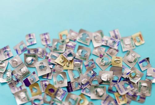 錠剤 飲み薬 クスリ 医薬品 過剰摂取 錠剤 飲み薬 クスリ 医薬品 過剰摂取 薬,くすり,医薬品の写真素材