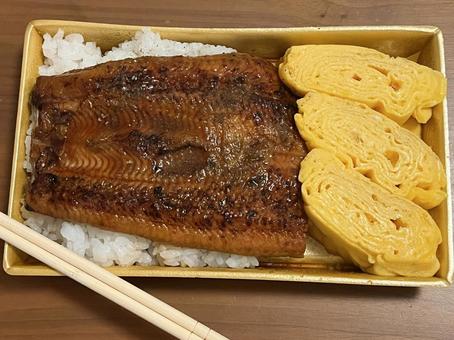 鰻弁当 鰻弁当 うなぎ,弁当,卵焼きの写真素材