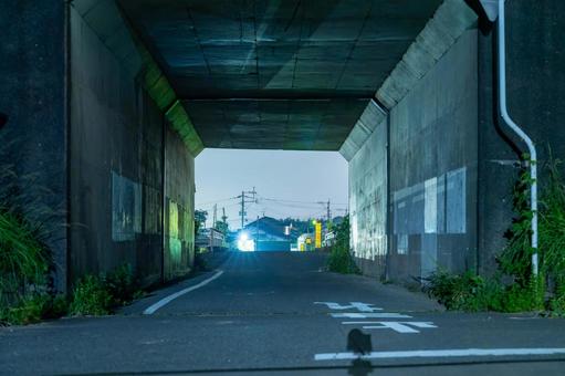 トンネルの向こうへ トンネルの向こうへ トンネル,道路,道の写真素材