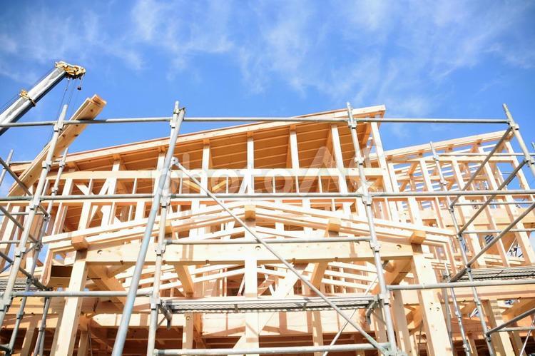 建て方　青空　木造　建築中 足場,家,木造の写真素材