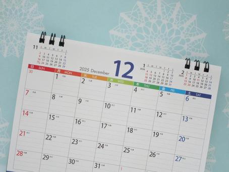 12月のカレンダーと雪の結晶イメージ 12月,カレンダー,雪の結晶の写真素材