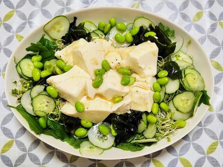 豆腐とわかめとスプラウトのサラダ1 豆腐とわかめとスプラウトのサラダ1 サラダ,豆腐,わかめの写真素材