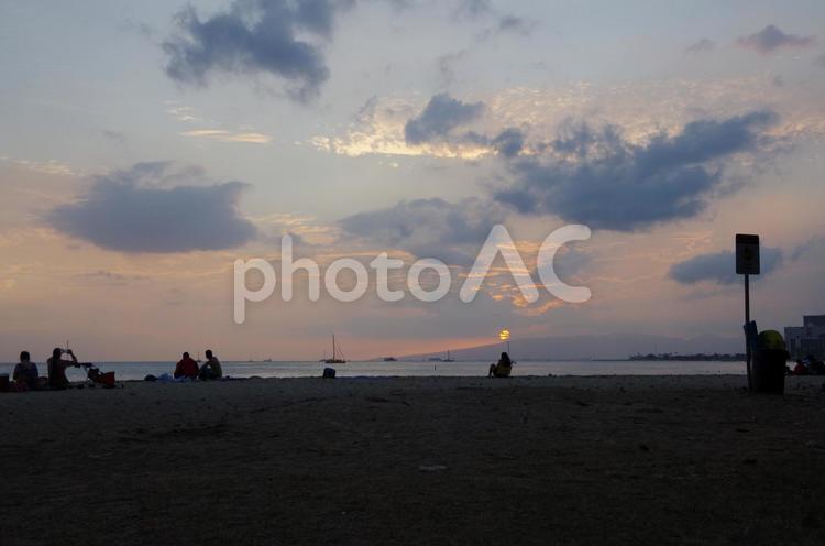 夕焼け　ハワイのビーチ 海,ビーチ,南国の写真素材