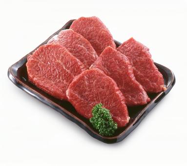 ステーキ用牛モモ肉 皿盛り ステーキ用牛モモ肉 皿盛り 牛肉,ステーキ肉,ビフテキの写真素材