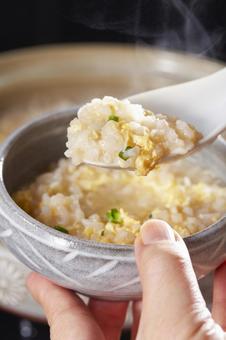 鍋料理の〆の雑炊 はしあげ 鍋料理の〆の雑炊 はしあげ 玉子雑炊,おじや,はしあげの写真素材