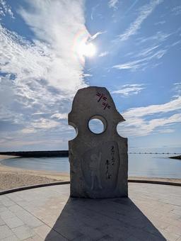 赤とんぼ 赤とんぼ,海,記念碑の写真素材
