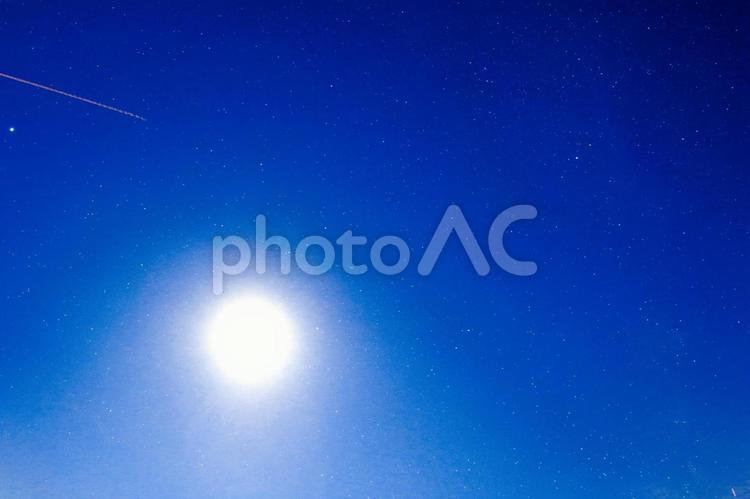 [素材]星空と月 冬,月,星空の写真素材