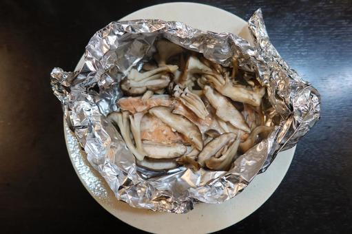 秋鮭のホイル焼き(上から) 秋鮭のホイル焼き(上から) 鮭,秋,サーモンの写真素材