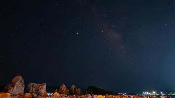 天の川輝く宝石の大地 天の川輝く宝石の大地 岩,宝石,星空の写真素材
