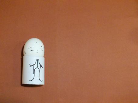 背景が茶色のお地蔵様 お地蔵様,拝む,人形の写真素材