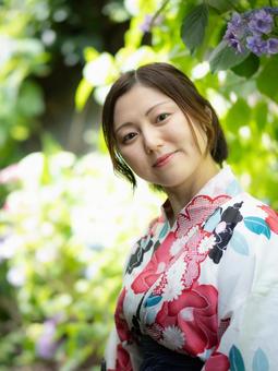 32: Hydrangea and a woman in a yukata, JPG 32: Hydrangea and a woman in a yukata, JPG