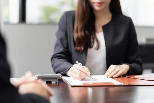 Female tax accountant who receives tax consultation and calculates, hearing, consultation, tax accountant, JPG