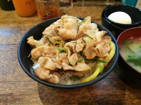 豚バラ肉の豚丼と味噌汁・卵セット すた丼,ミニすた丼,豚丼の写真素材