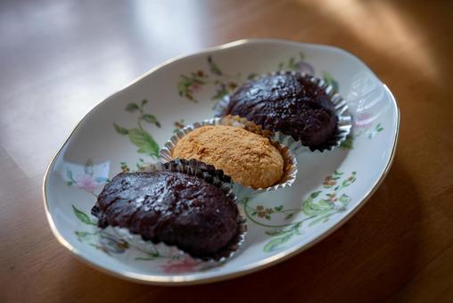 つやつやあんこときな粉のおはぎ おはぎ,ぼたもち,和菓子の写真素材
