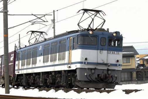 EF64 貨物列車 山陰本線 雪 EF64 貨物列車 山陰本線 雪 鉄道,電車,線路の写真素材