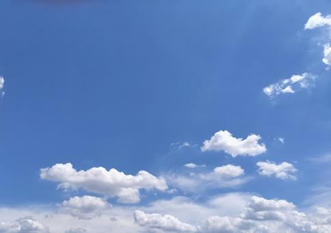青空と雲のコントラストが綺麗な空 青空と雲のコントラストが綺麗な空の写真