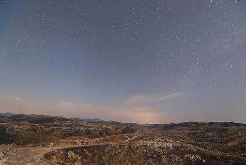秋吉台の冬の星空 山口,山口県,秋吉台の写真素材
