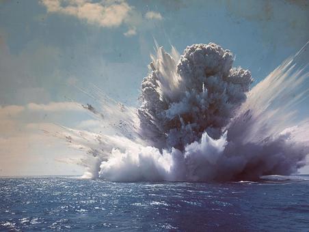 海底火山噴火で海面が激しく吹き上がる瞬間 海底火山噴火で海面が激しく吹き上がる瞬間の写真