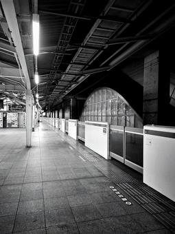 早朝の東京駅 早朝の東京駅の写真
