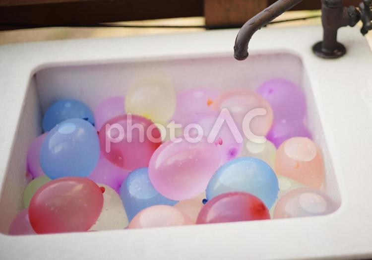 水風船いっぱいの蛇口 水風船,蛇口,風船の写真素材