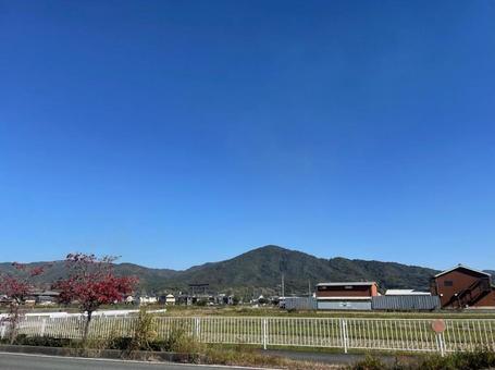 三輪山　晴天　青空　奈良盆地　桜井市 三輪山,晴天,青空の写真素材