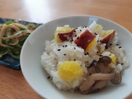 さつまいもご飯 さつまいもご飯の写真