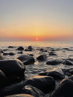 海辺の夕暮れ時 海辺の夕暮れ時 海,海辺,水平線の写真素材