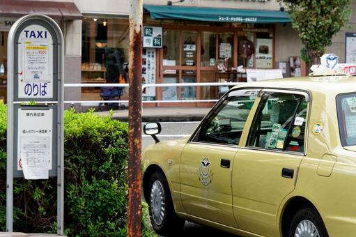 タクシー乗り場２ タクシー,タクシー乗り場,駅前の写真素材