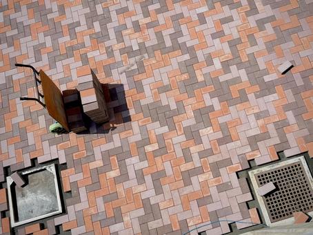 エクステリアの整備 01 煉瓦,レンガ,ヘリンボーンの写真素材