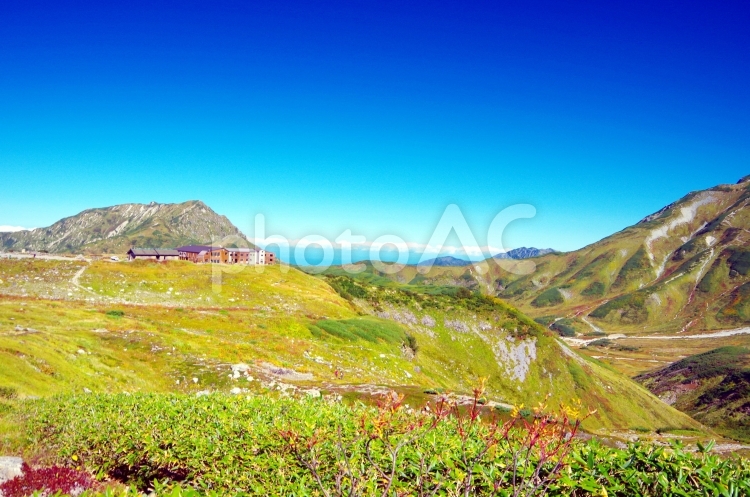 富山県　9月秋の立山　室堂平と山荘 立山黒部アルペンルート,室堂,富山県の写真素材