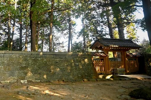 滋賀・近江八幡 安土城 二の丸跡の信長廟 滋賀・近江八幡 安土城 二の丸跡の信長廟 信長廟,二の丸跡,二の丸の写真素材