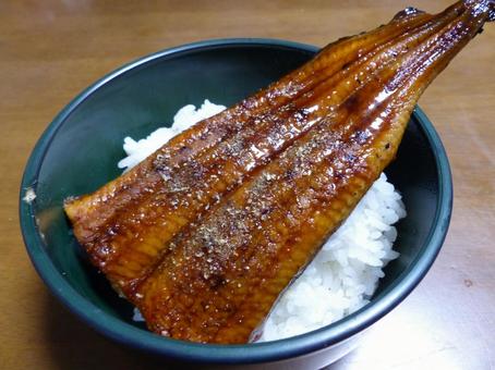鰻蒲焼 鰻蒲焼 魚,さんしょう,ご飯の写真素材