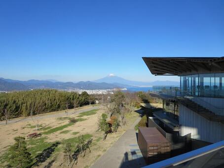 日本平夢テラスと富士山 日本平夢テラス,富士山,展望デッキの写真素材