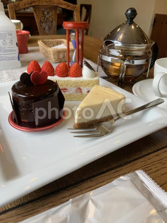 お洒落なカフェでひと休み カフェ,ケーキ,美味しいの写真素材